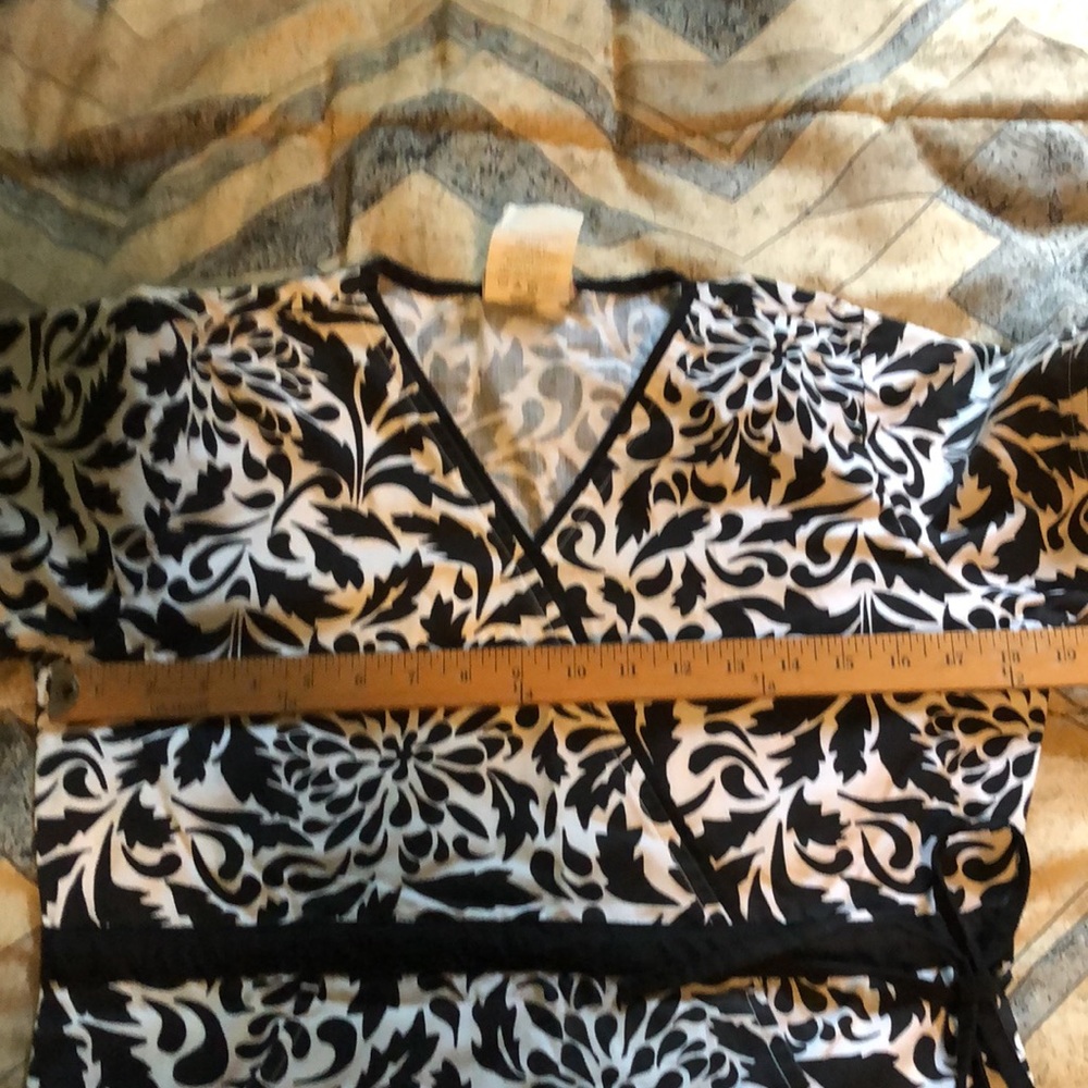UA Scrubs size xs black and white scrub top - Picture 4 of 8